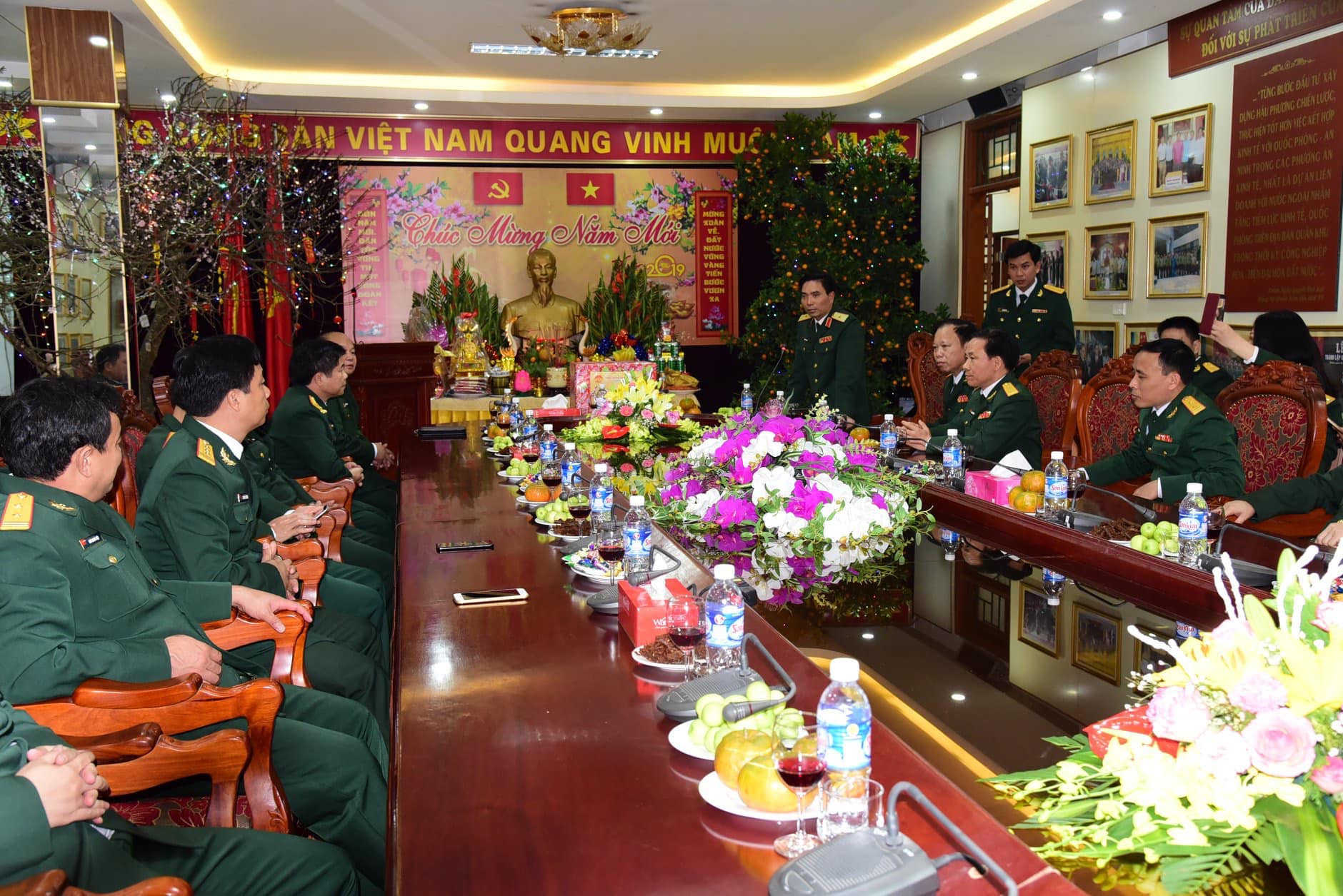 dong-chi-tu-lenh-quan-khu-tham-va-chuc-tet-tong-cong-ty-hop-tac-kinh-te